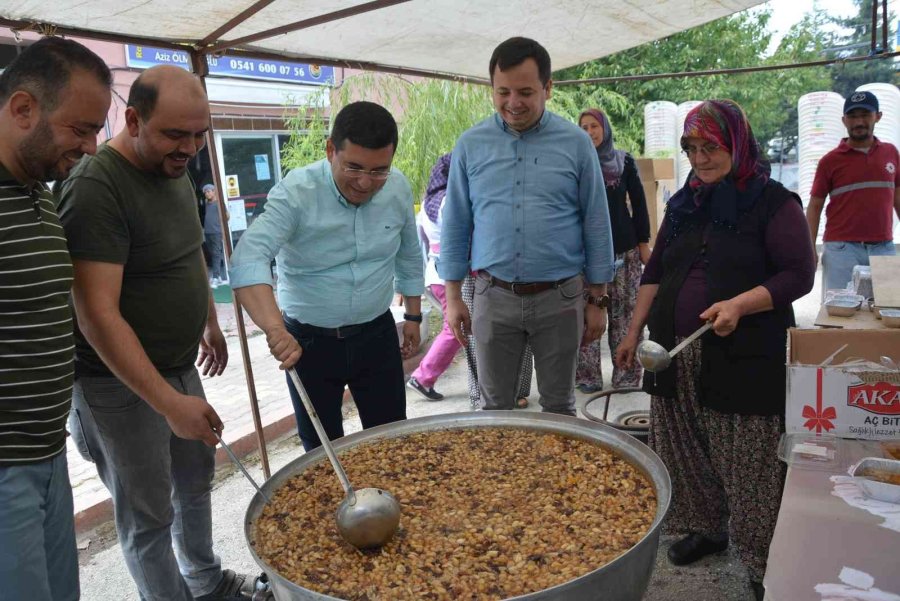 Korkuteli’de Aşure Dağıtımı