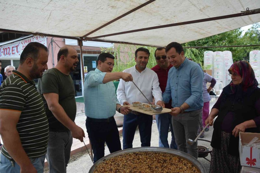 Korkuteli’de Aşure Dağıtımı