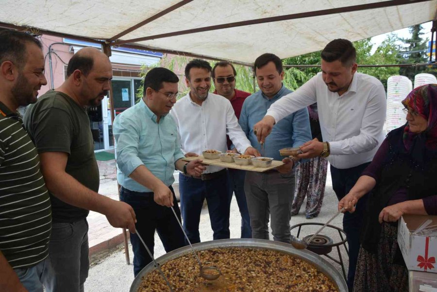 Korkuteli’de Aşure Dağıtımı