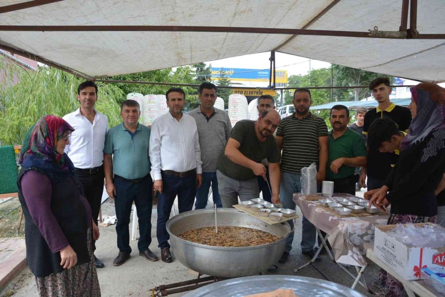 Korkuteli’de Aşure Dağıtımı