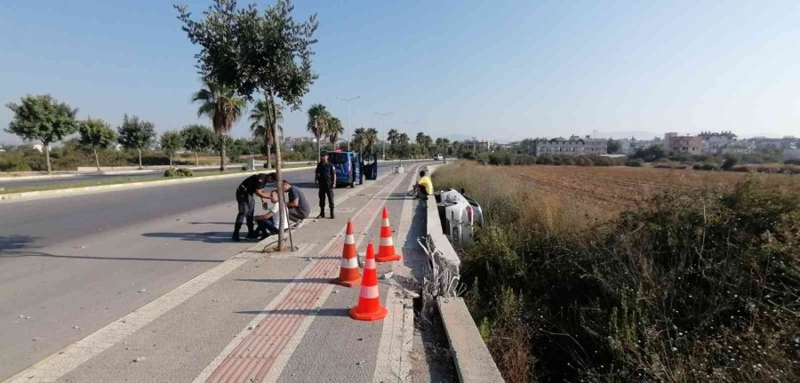 Otomobil Şarampole Devrildi, Kimsenin Burnu Bile Kanamadı