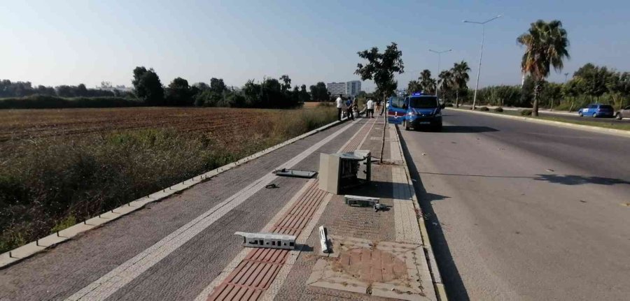 Otomobil Şarampole Devrildi, Kimsenin Burnu Bile Kanamadı