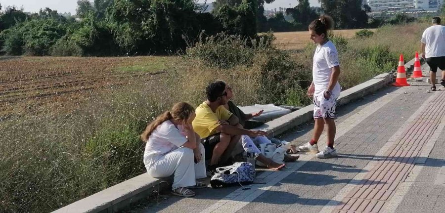 Otomobil Şarampole Devrildi, Kimsenin Burnu Bile Kanamadı