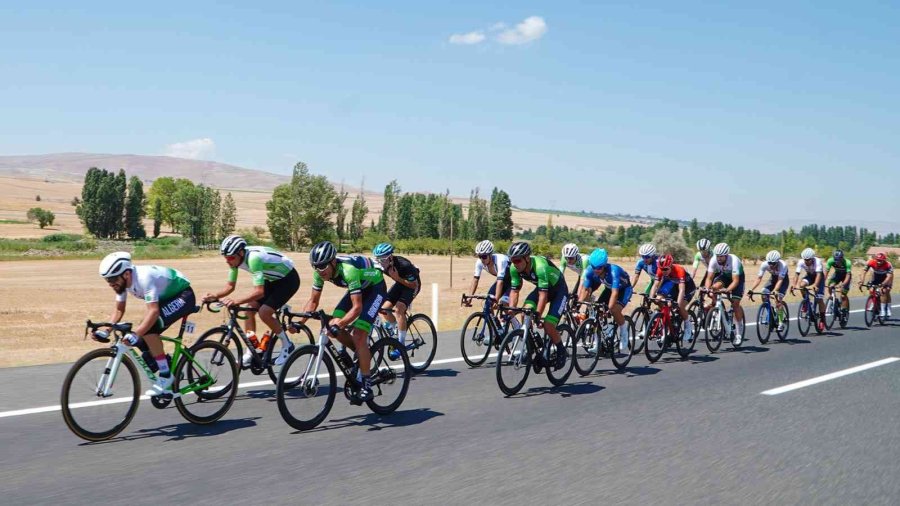 Uluslararası Bisiklet Yarışması Tomarza’da Start Aldı