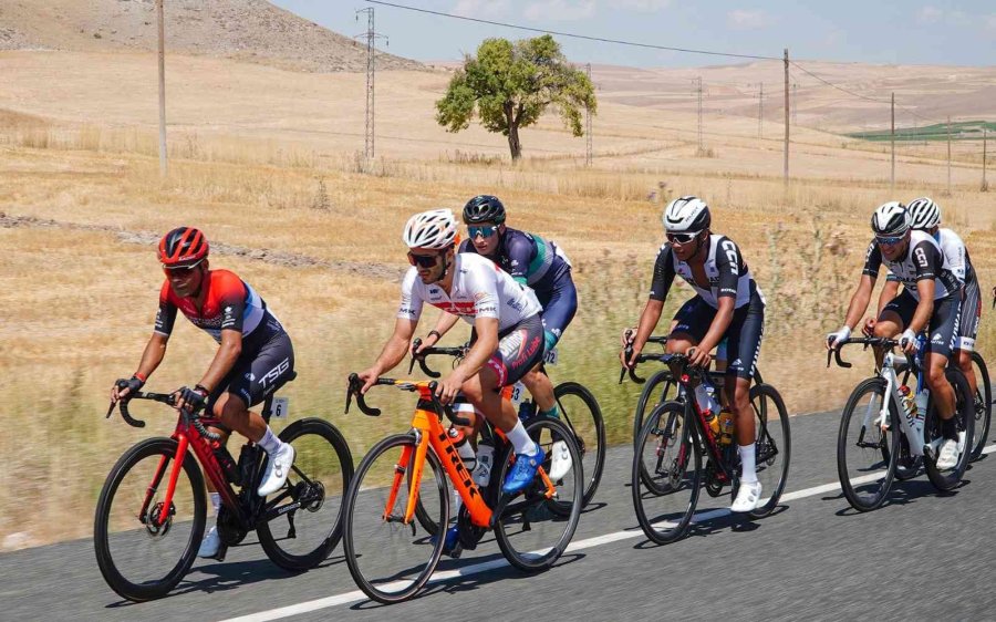 Uluslararası Bisiklet Yarışması Tomarza’da Start Aldı