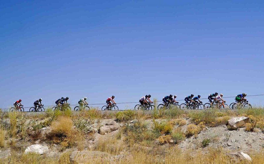 Uluslararası Bisiklet Yarışması Tomarza’da Start Aldı
