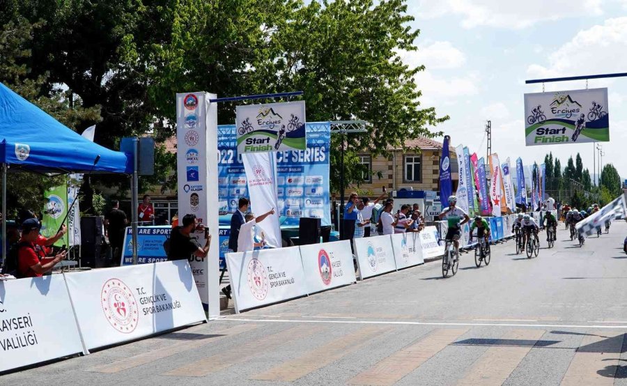 Uluslararası Bisiklet Yarışması Tomarza’da Start Aldı
