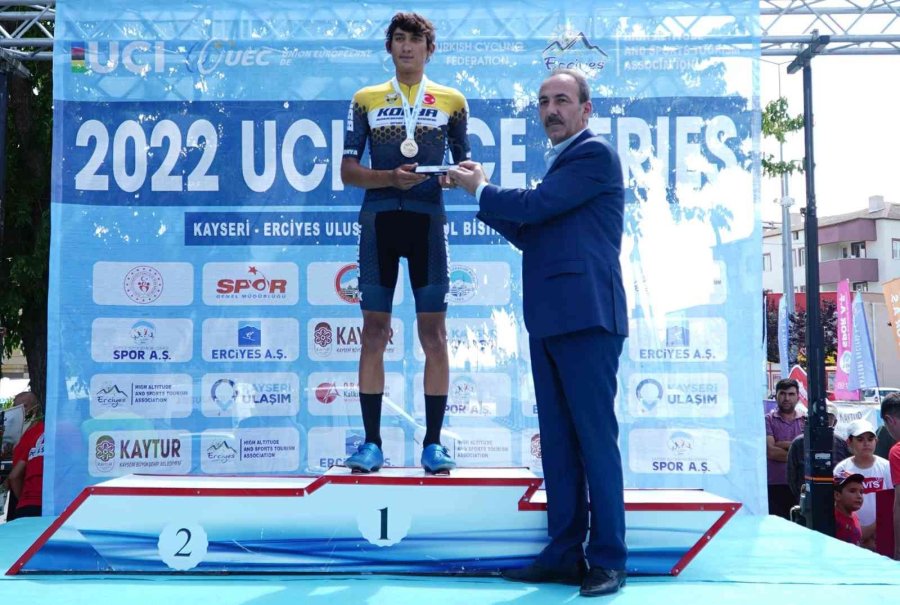 Uluslararası Bisiklet Yarışması Tomarza’da Start Aldı