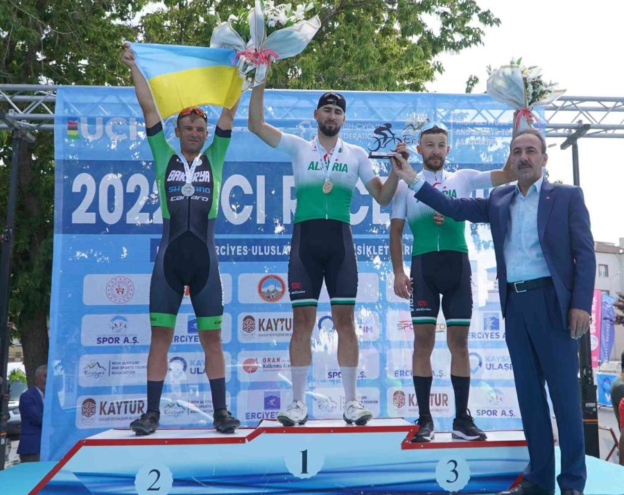 Uluslararası Bisiklet Yarışması Tomarza’da Start Aldı