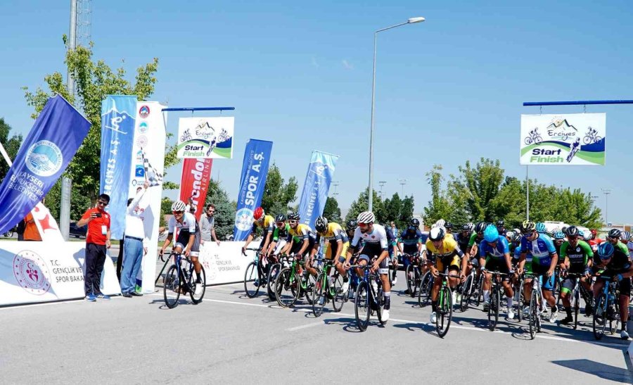 Uluslararası Bisiklet Yarışması Tomarza’da Start Aldı
