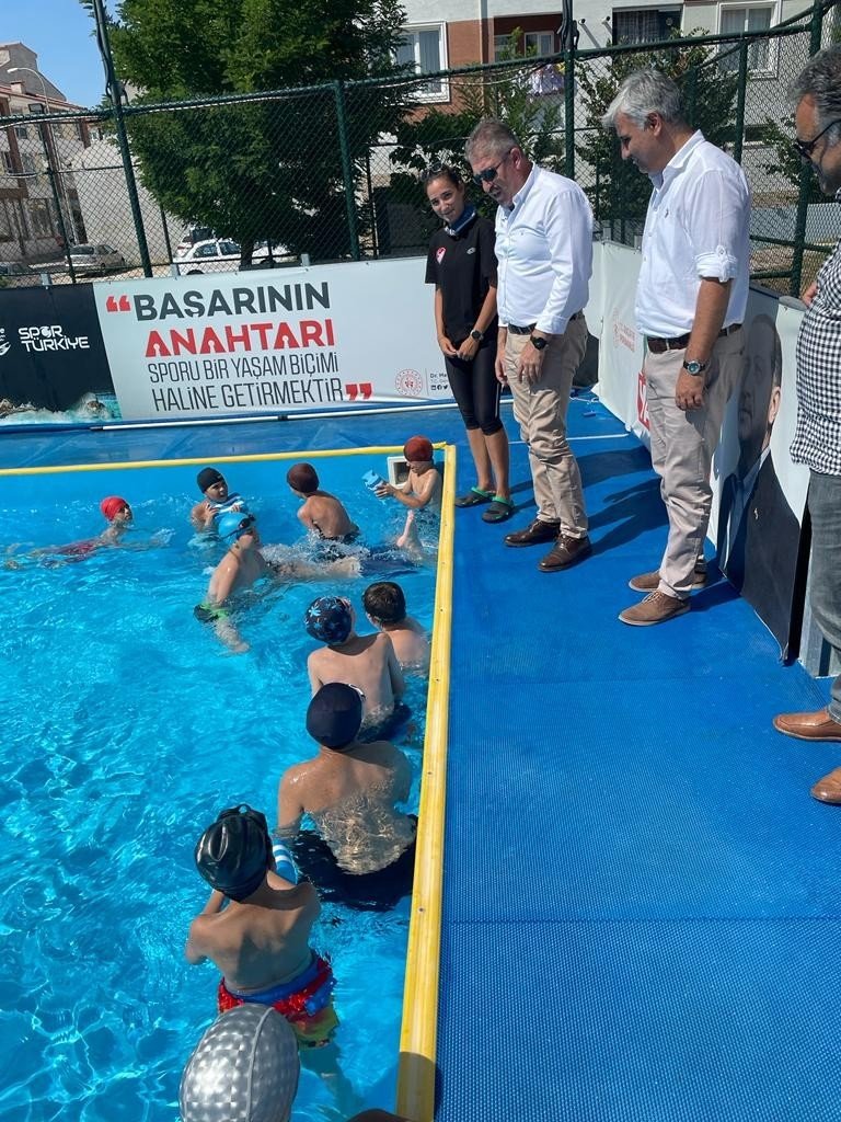 Gençlik Ve Spor İl Müdür Er “yüzme Bilmeyen Kalmasın” Projesinin Çalışmalarını Seyretti
