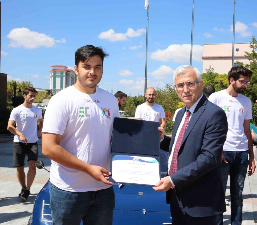Teknofest Ödüllü Mavera Teknoloji Takımı’ndan Rektör Prof. Dr. Kamil Çolak’a Ziyaret
