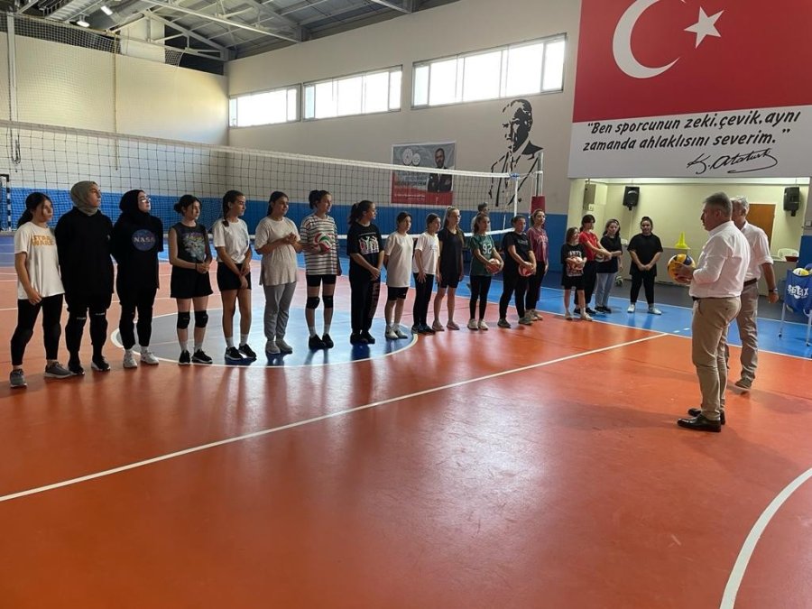Gençlik Ve Spor İl Müdür Er “yüzme Bilmeyen Kalmasın” Projesinin Çalışmalarını Seyretti