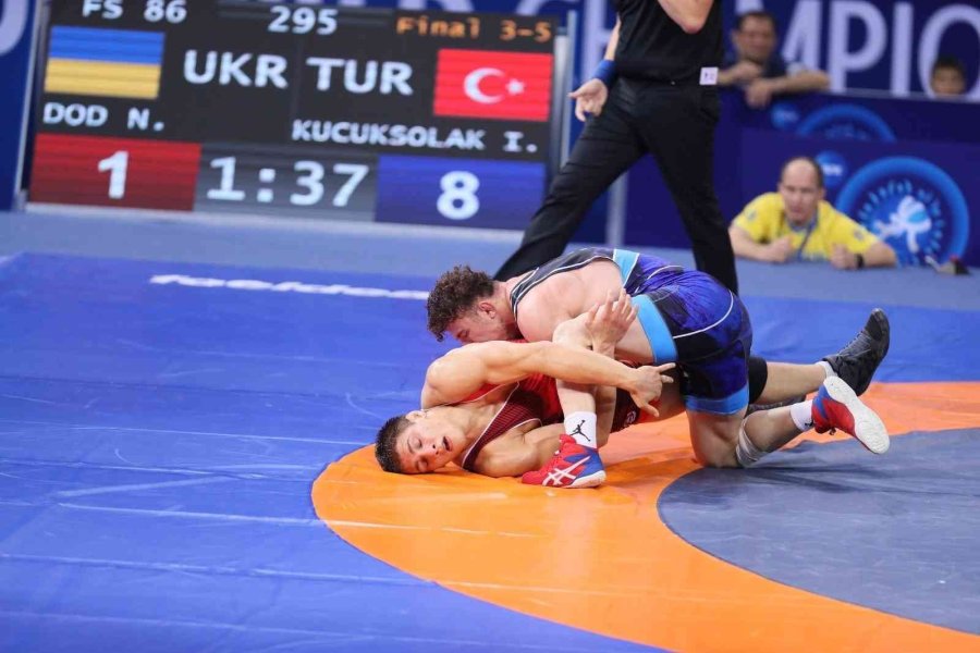 Korkutelili Küçüksolak, Güreşte Dünya 3.’sü Oldu