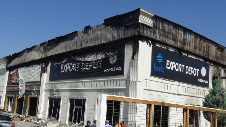 Fabrika Yangınındaki Hasarın Boyutu Gün Ağarınca Ortaya Çıktı