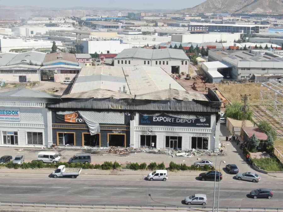 Fabrika Yangınındaki Hasarın Boyutu Gün Ağarınca Ortaya Çıktı