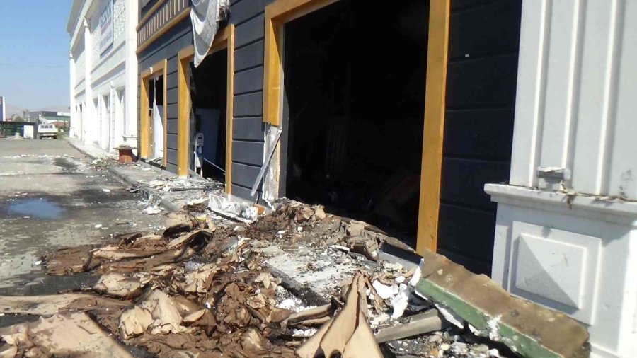 Fabrika Yangınındaki Hasarın Boyutu Gün Ağarınca Ortaya Çıktı