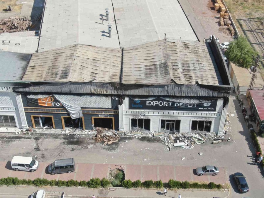 Fabrika Yangınındaki Hasarın Boyutu Gün Ağarınca Ortaya Çıktı