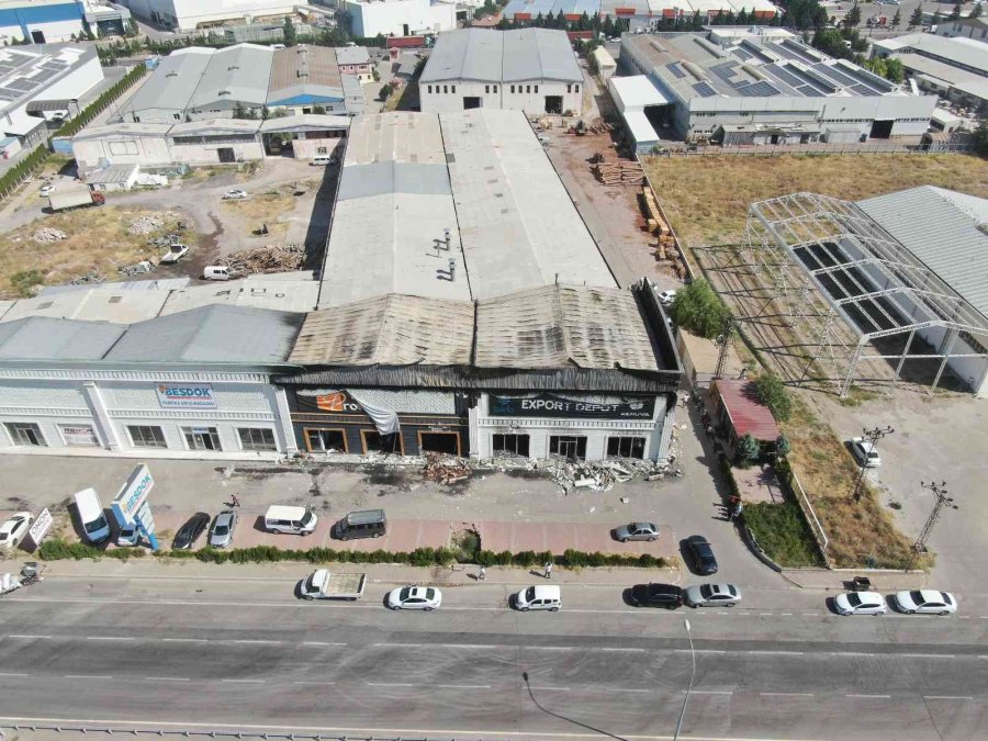 Fabrika Yangınındaki Hasarın Boyutu Gün Ağarınca Ortaya Çıktı