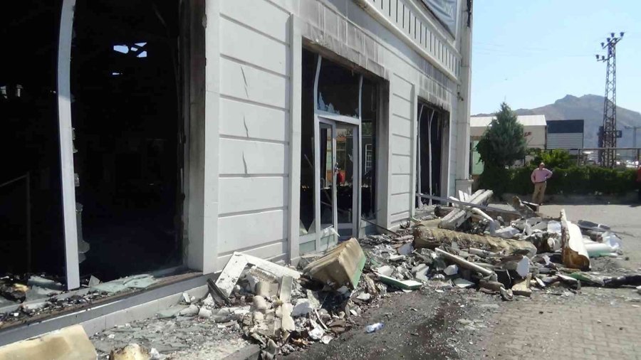 Fabrika Yangınındaki Hasarın Boyutu Gün Ağarınca Ortaya Çıktı