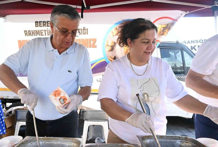 Kemer Belediyesinden Aşure İkramı