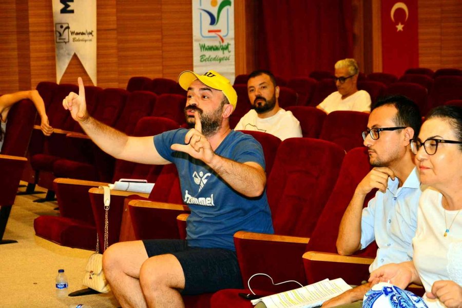 Manavgat Kent Tiyatrosu’ndan, ’iki Yakanın Hikayesi’