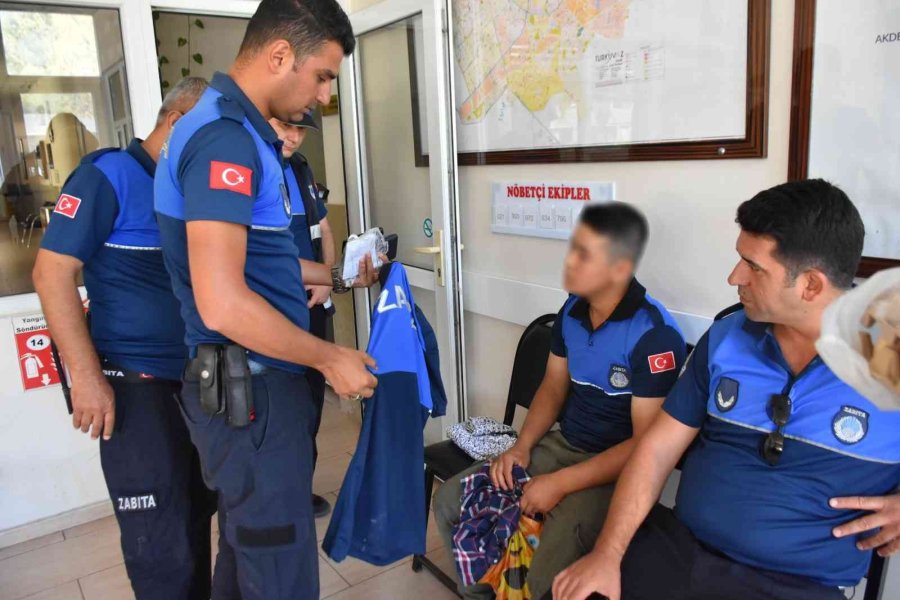 Zabıta Üniformasıyla Yakalandı