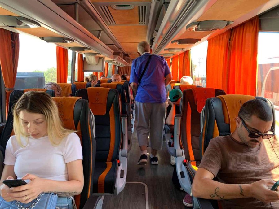 Yeni Kural Sürücüleri De Yolcuları Da Memnun Etti