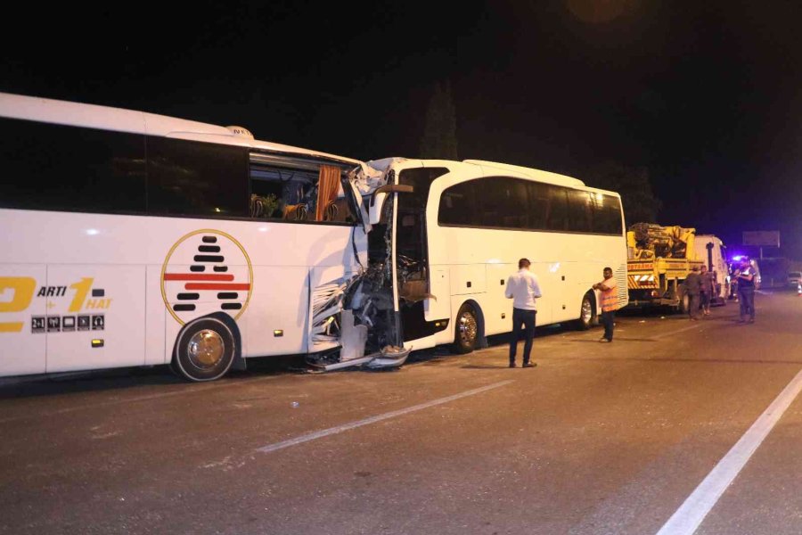 Tur Otobüsü Yolcu Otobüsüne Arkadan Çarptı: 2’si Ağır 25 Yaralı