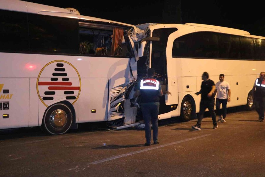 Tur Otobüsü Yolcu Otobüsüne Arkadan Çarptı: 2’si Ağır 25 Yaralı