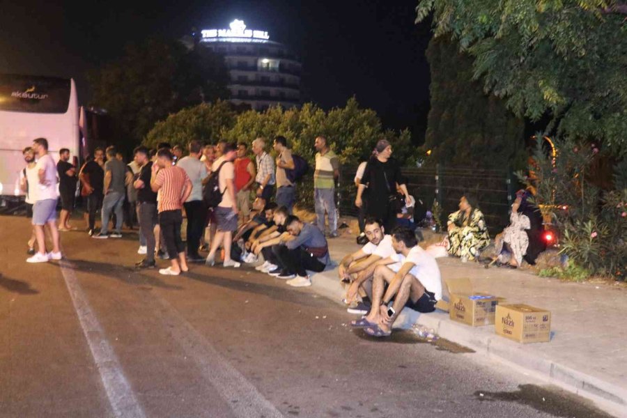 Tur Otobüsü Yolcu Otobüsüne Arkadan Çarptı: 2’si Ağır 25 Yaralı