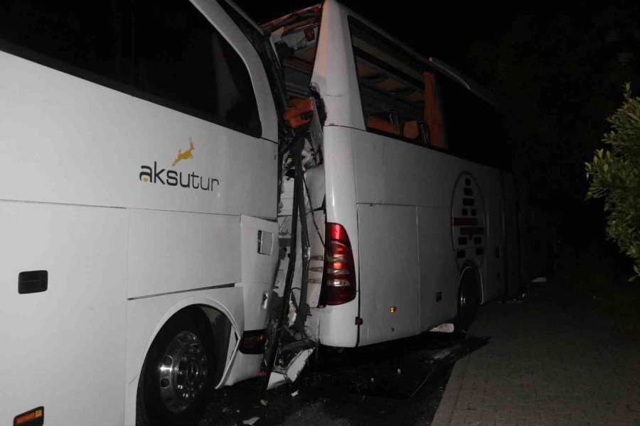 Tur Otobüsü Yolcu Otobüsüne Arkadan Çarptı: 2’si Ağır 25 Yaralı