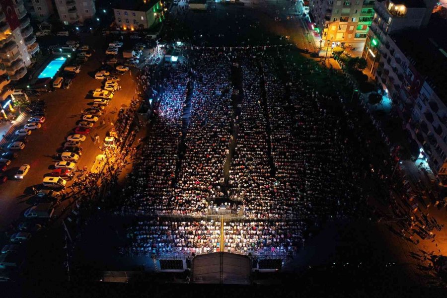 Alanya Belediyesinin Yaz Konserinde, Ferhat Göçer Coşkusu