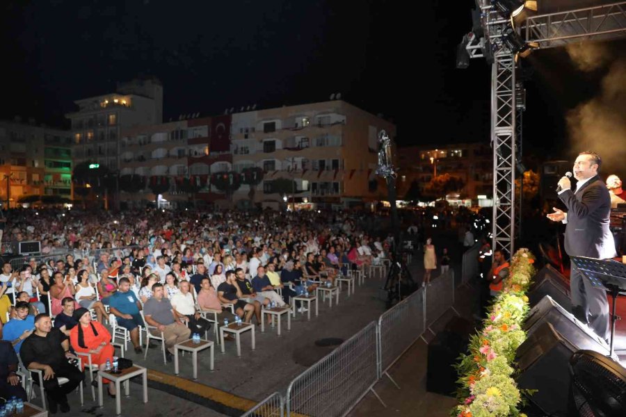Alanya Belediyesinin Yaz Konserinde, Ferhat Göçer Coşkusu