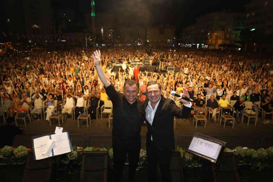 Alanya Belediyesinin Yaz Konserinde, Ferhat Göçer Coşkusu