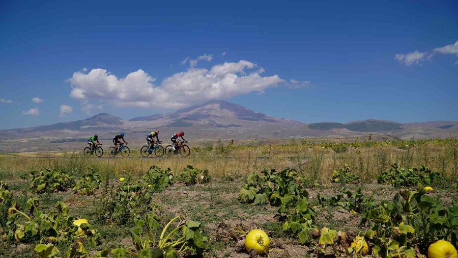 Usta Bisikletçiler Pedalları Develi’den Yahyalı’ya Çevirdi