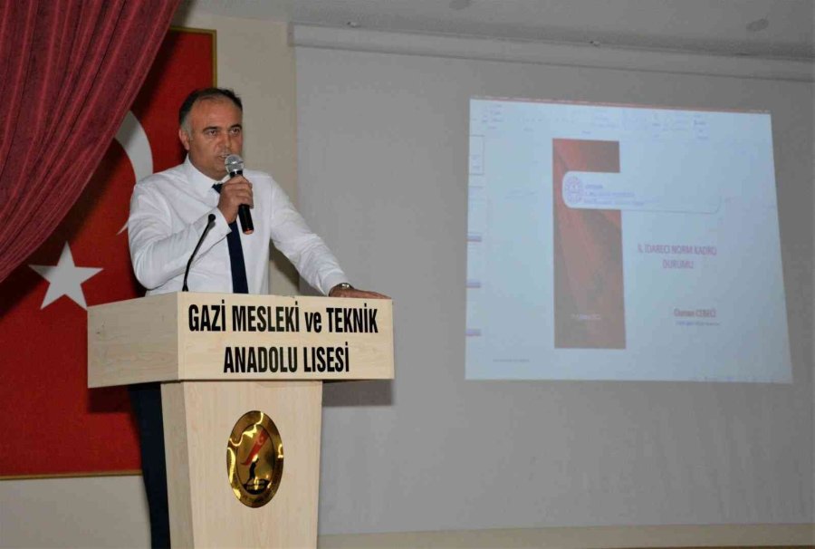 İl Müdürü Töre, Okullarda Yöneticiliğe Hak Kazanan Adaylar İle Bir Araya Geldi