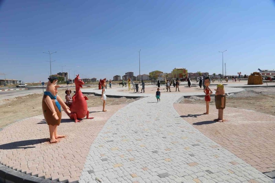 Karaman’da Masal Parkında Çalışmalar Devam Ediyor