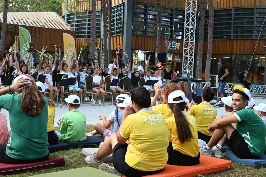 Kemer Belediyesi Gençlik Orkestrasından Konser