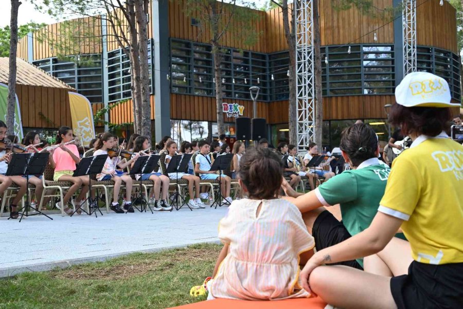 Kemer Belediyesi Gençlik Orkestrasından Konser