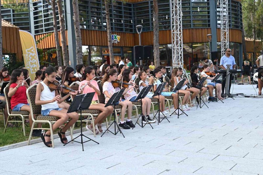 Kemer Belediyesi Gençlik Orkestrasından Konser