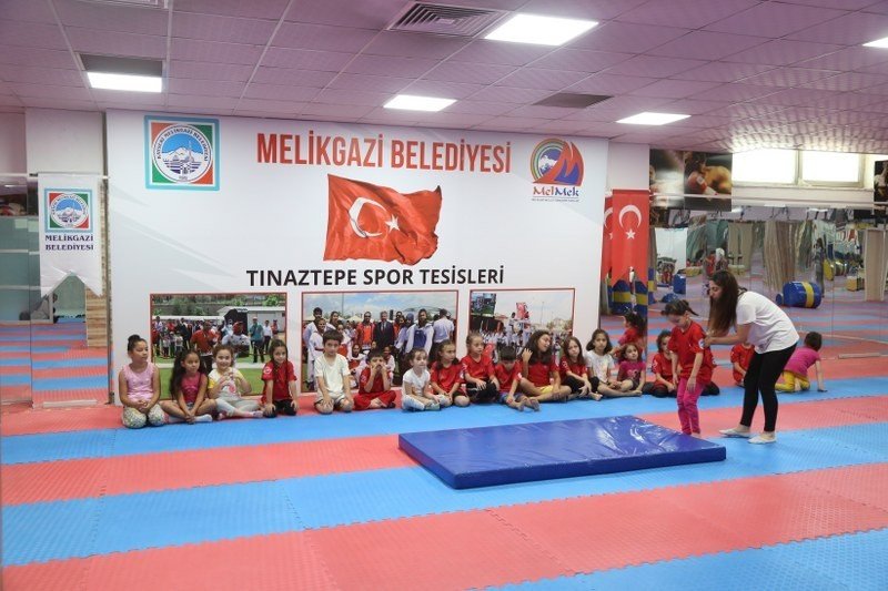 Minik Şampiyonlar Melikgazi Jimnastik Kursu’nda Yetişiyor