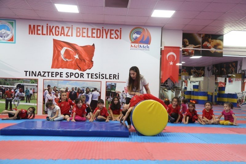 Minik Şampiyonlar Melikgazi Jimnastik Kursu’nda Yetişiyor