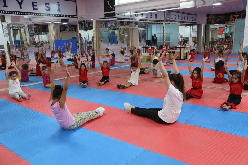 Minik Şampiyonlar Melikgazi Jimnastik Kursu’nda Yetişiyor