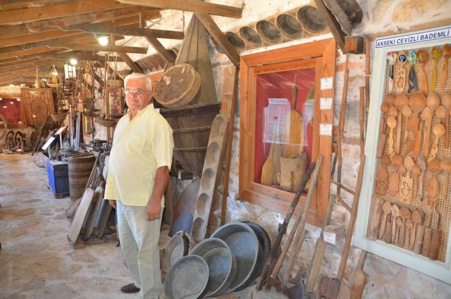 44 Yıl Biriktirdiği Tarihi Eserler, Evine Sığmayınca Hayali Olan Müzeyi Kurdu