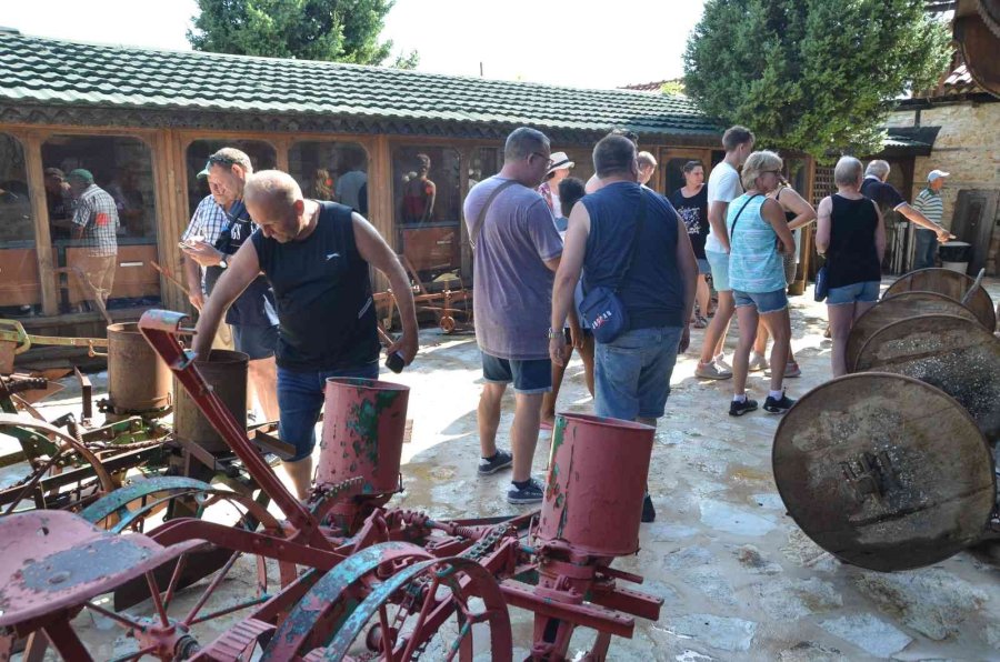 44 Yıl Biriktirdiği Tarihi Eserler, Evine Sığmayınca Hayali Olan Müzeyi Kurdu