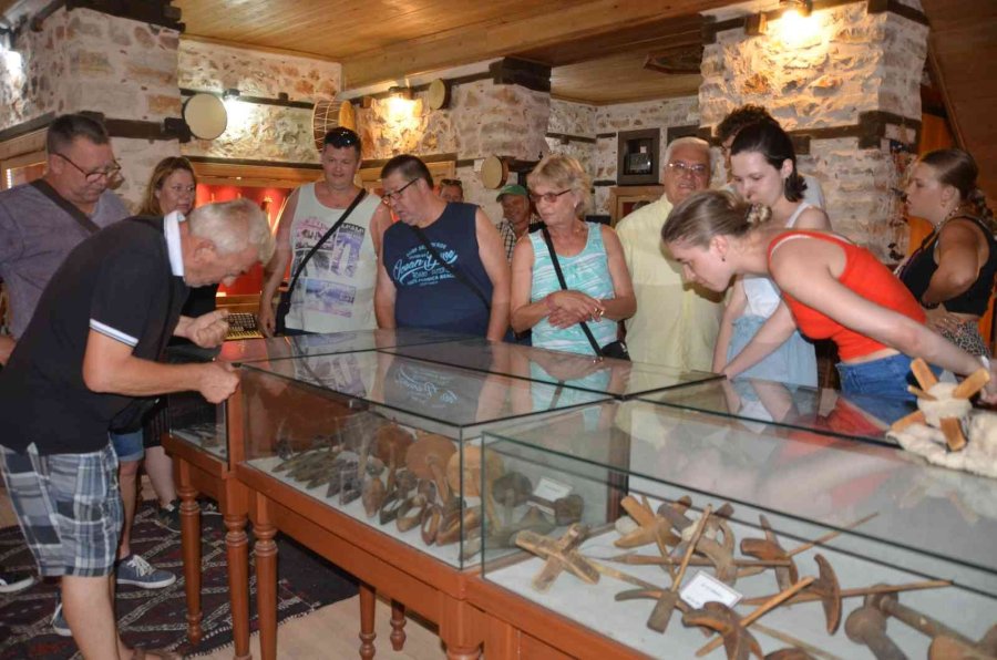 44 Yıl Biriktirdiği Tarihi Eserler, Evine Sığmayınca Hayali Olan Müzeyi Kurdu