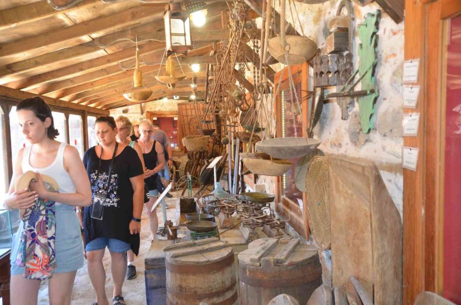 44 Yıl Biriktirdiği Tarihi Eserler, Evine Sığmayınca Hayali Olan Müzeyi Kurdu