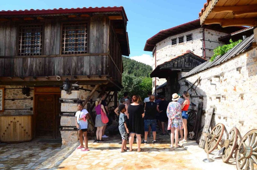 44 Yıl Biriktirdiği Tarihi Eserler, Evine Sığmayınca Hayali Olan Müzeyi Kurdu