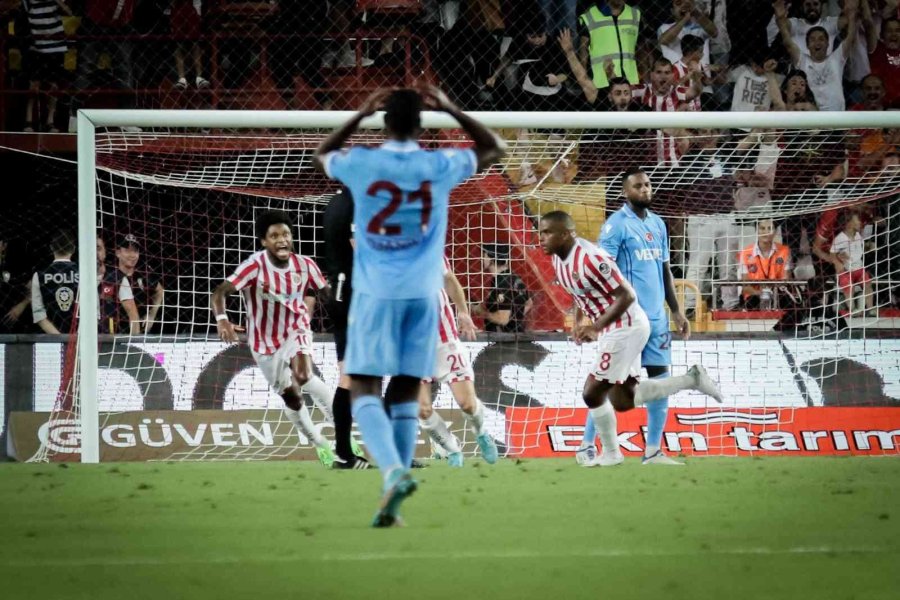 Spor Toto Süper Lig: F.t. Antalyaspor: 2 - Trabzonspor: 1 (ilk Yarı)